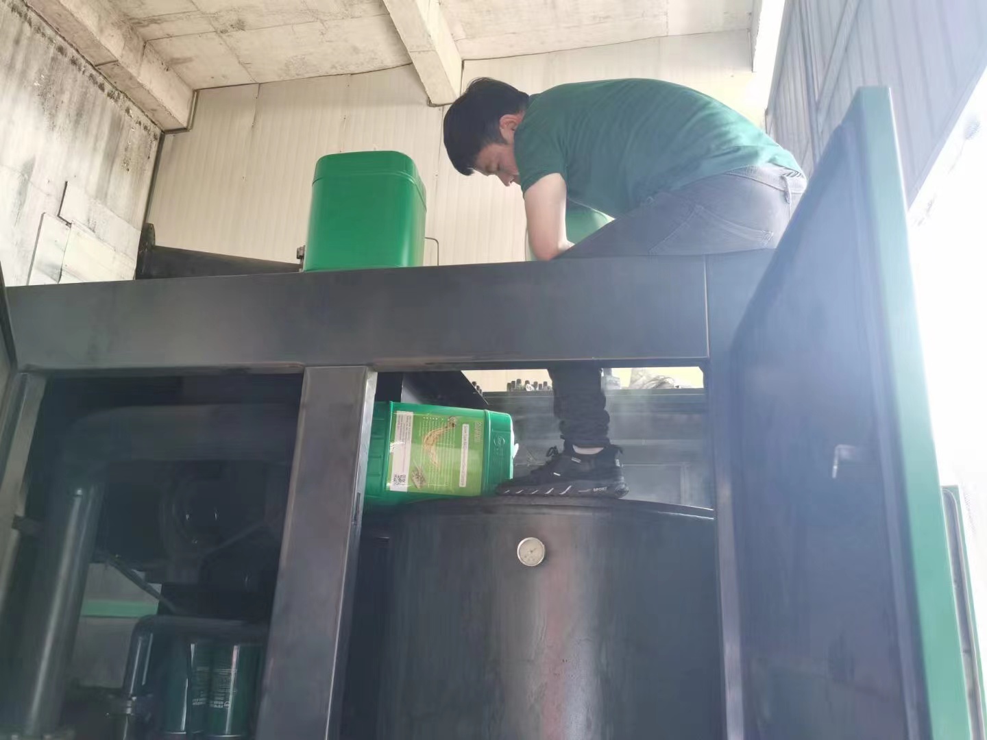 薩震節(jié)能螺桿空壓機余熱回收.jpg 薩震節(jié)能螺桿空壓機余熱回收.jpg